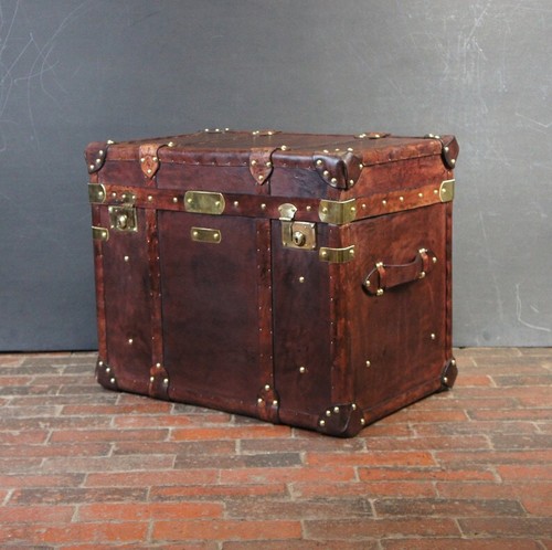 English leather trunk side