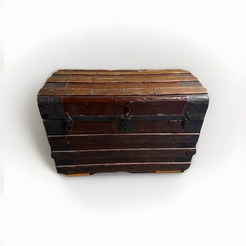 Antique 1890s steamer trunk - 1890s,